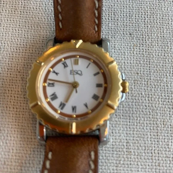 Vintage ESQ Two Tone Round Quartz Watch w/Leather Band - Picture 2 of 10
